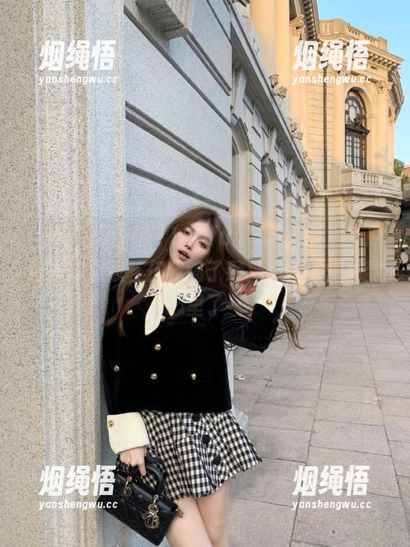 166fun 在“166fun”苹果版上,瓜还是那个瓜,但我喝了颗糖水,感觉甜到心里了~