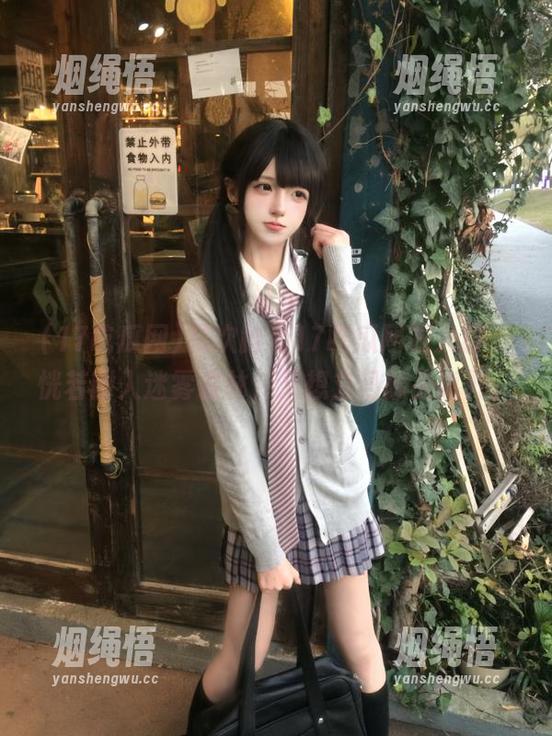 17吃瓜网 初次踏足17吃瓜网的入口,恍若刚入迷雾森林,又想立马掉头离开。