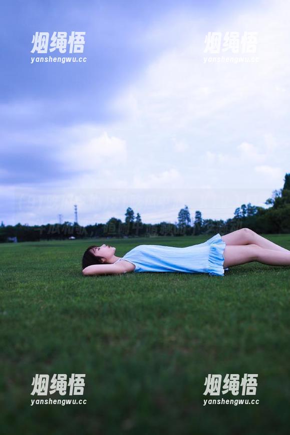 91吃瓜中心 91吃瓜中心,KTV入口乱斗瓜和歌,喧闹中暗藏的不少骚动。