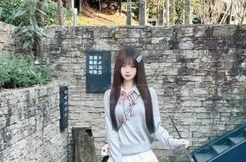 中午闲着就刷“cgw”视频,结果吃完饭比之前更饿了……