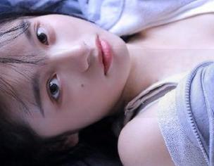 观看黑哥扒料：今日的瓜比午餐还让人垂涎，舌尖出击！