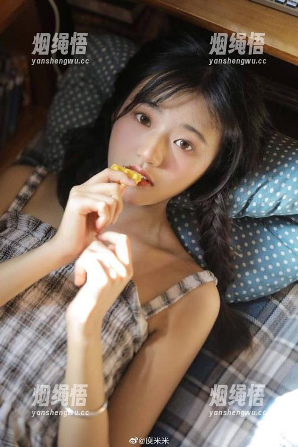 我一边刷黑料吃瓜网app，一边结算今天吃的瓜果，膨胀中……