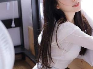 瘫坐在椅子上，看黑料正能量官网今日内容，感觉自己在追剧。